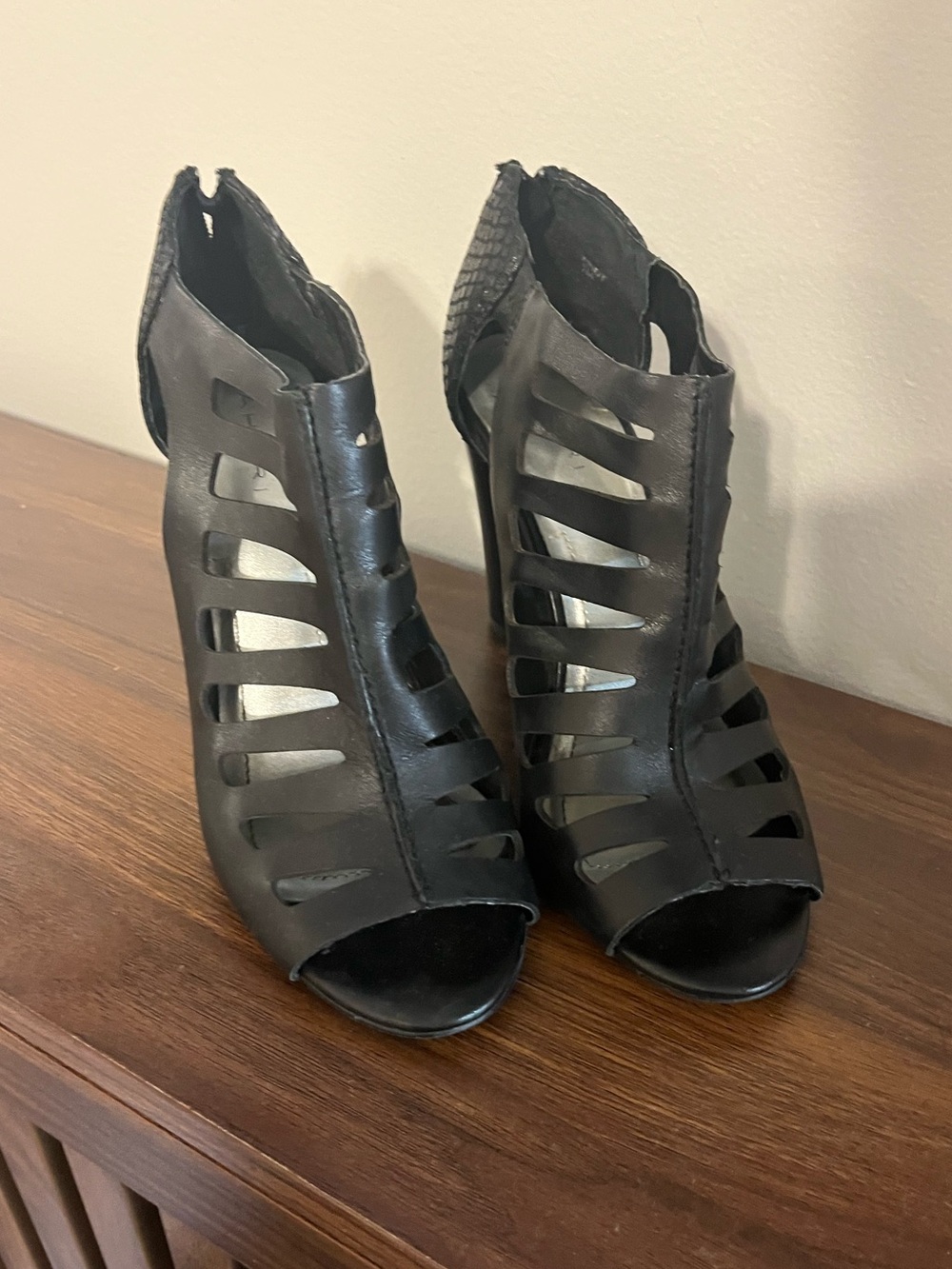 Tahari Black Cutout Peep-Toe Cage Heels size 7